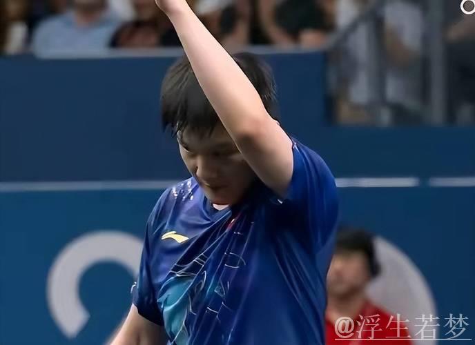 张本智和难得一笑!赛后用中文发言引欢呼,再次提及樊振东 张本智和难得一笑!赛后用中文发言引欢呼,再次提及樊振东